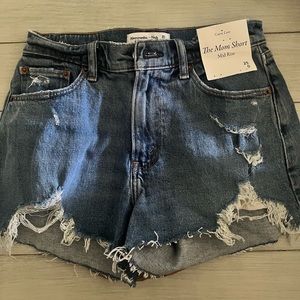 Abercrombie shorts, brand new, size 25/0.